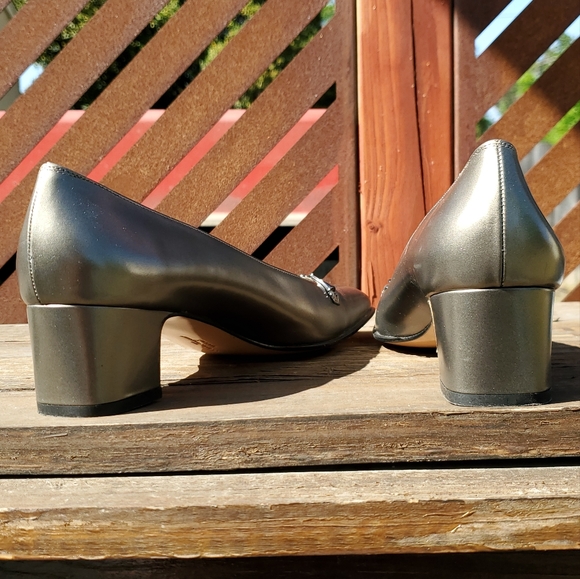 Salvatore Ferragamo Pumps.  Size 9. EUC. Gold Silver. Made in Italy - Picture 2 of 15
